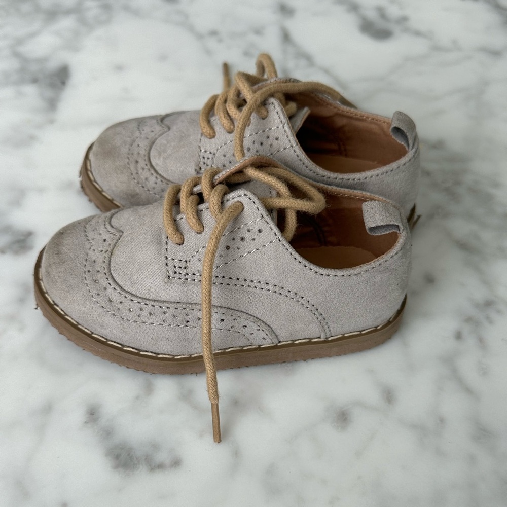 Old Navy wingtip toddler shoes